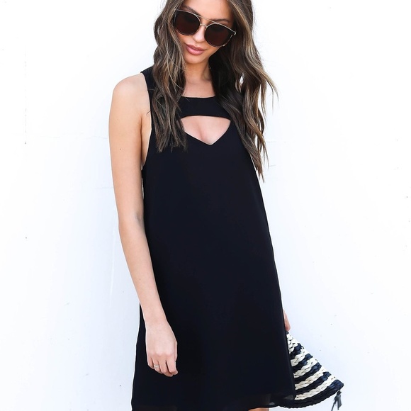 VICI Dolls Collection Karlie Cut Out Shift Dress - Picture 2 of 3